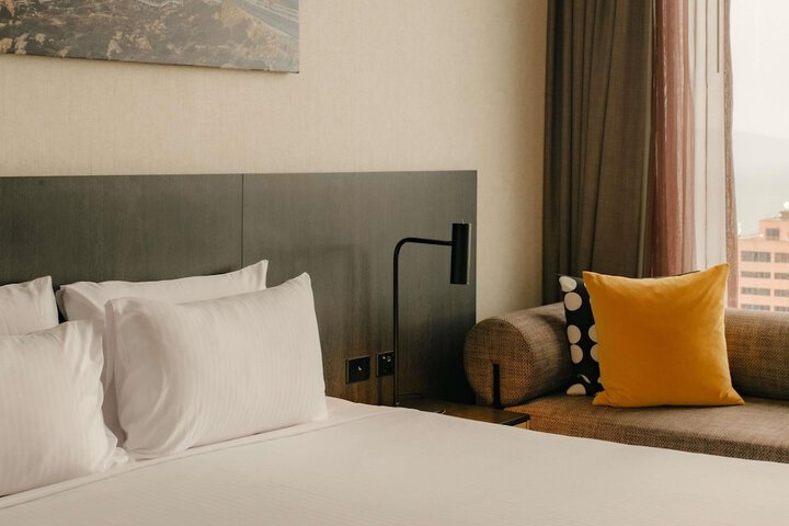 Room 27 of 172