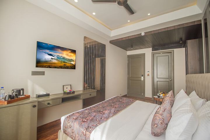 Room 17 of 38