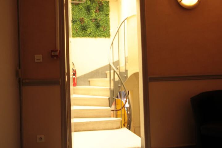 Handrails in hallways
