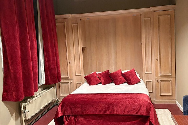 Room 18 of 46