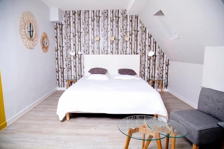 Room 4 of 8