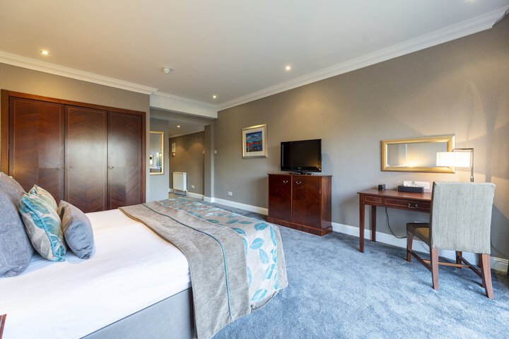 Room 27 of 108