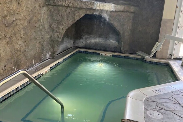 Indoor spa tub