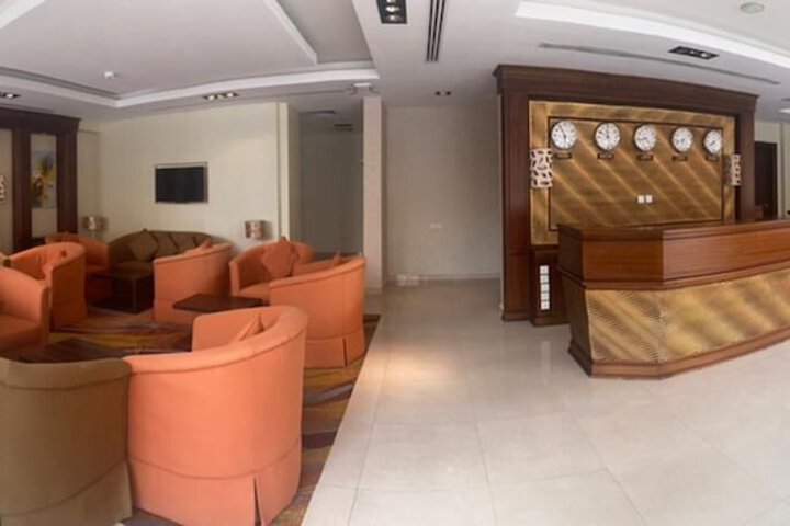 Room 6 of 12