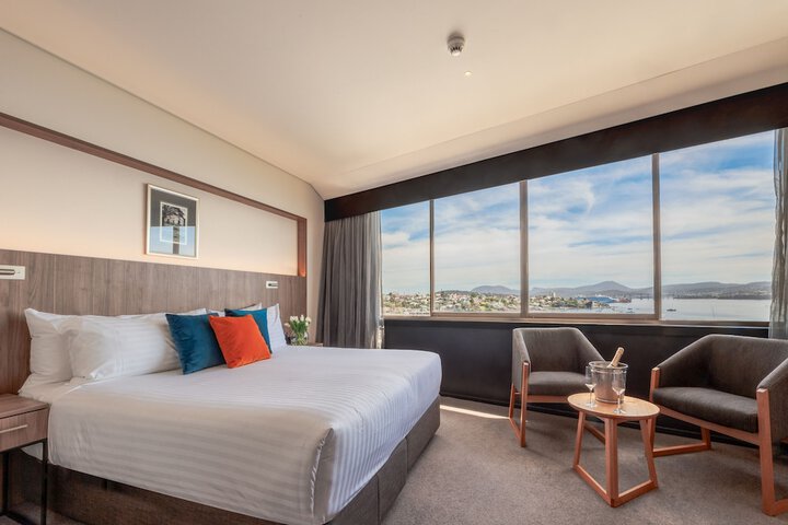 Room 32 of 64