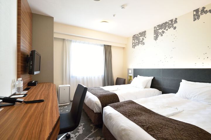 Room 6 of 33