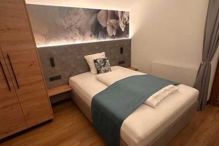Room 6 of 34