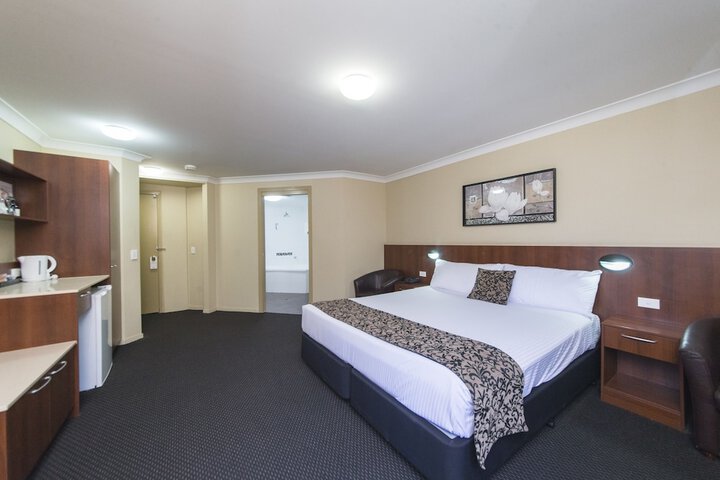 Room 32 of 73