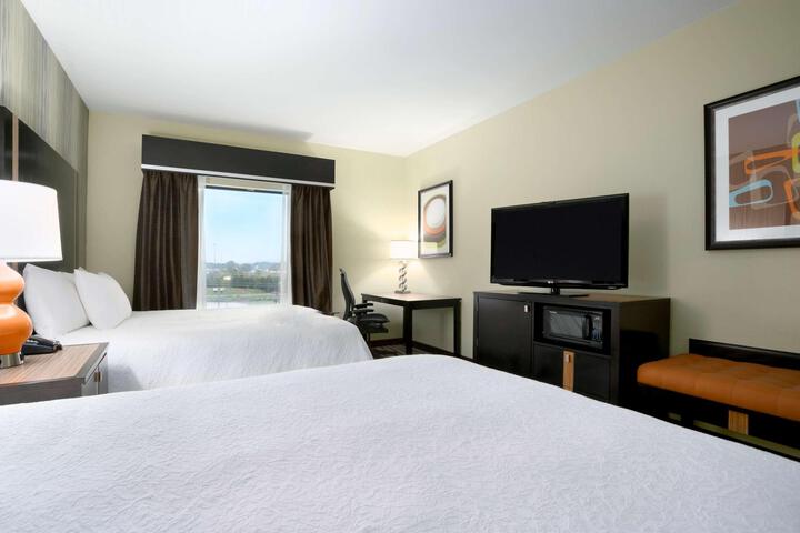 2 Queen Beds (1 of 8)