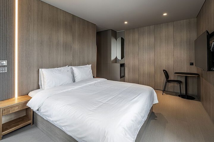 Room 12 of 36