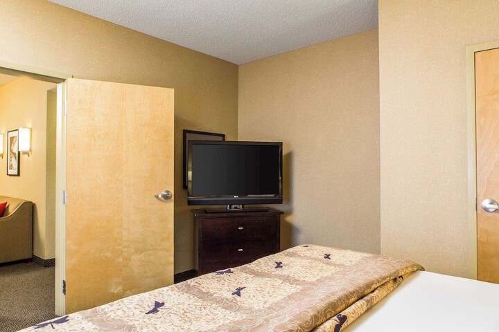 Room 9 of 37
