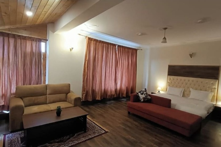 Room 43 of 76