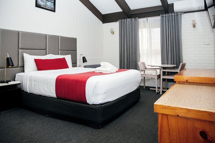 Room 7 of 33