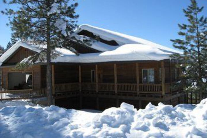 Exterior of 44 Glenwood Ct 3 Br home by RedAwning