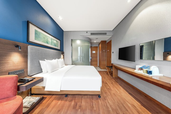 Room 7 of 73