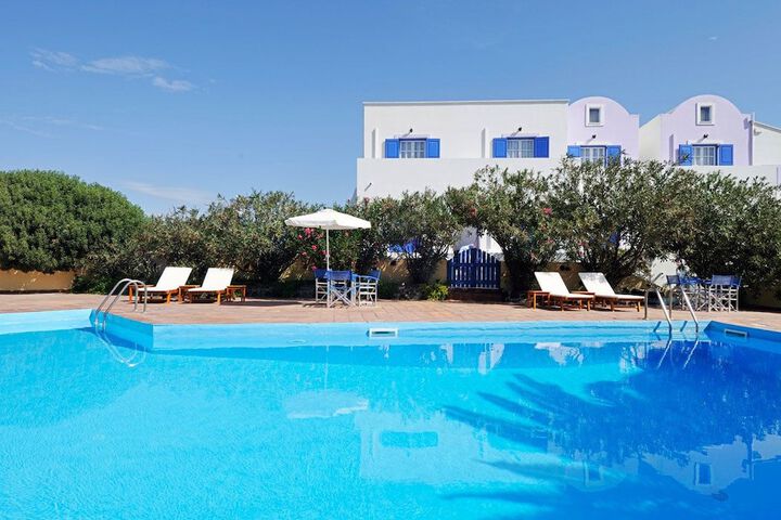 Hotel with Pool