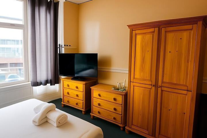 Room 18 of 33