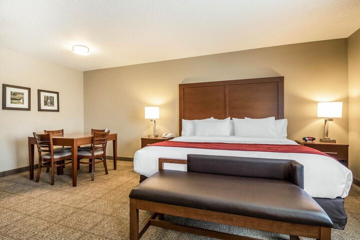 1 King Bed (7 of 17)