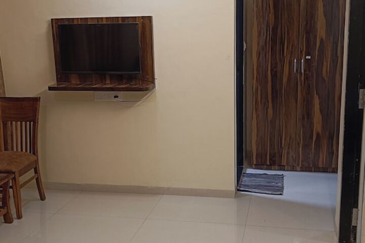 Room 5 of 10