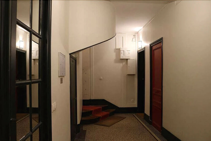 Room 12 of 16
