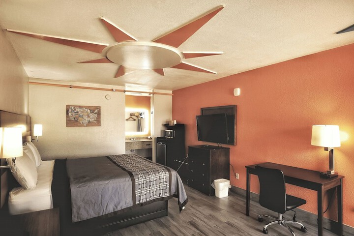Room 4 of 11