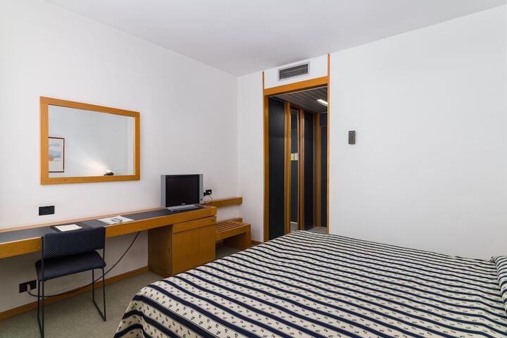 Room 15 of 59