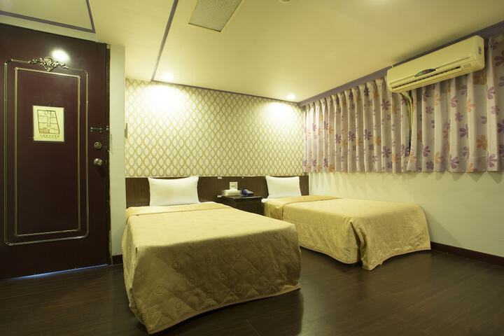 Room 4 of 35