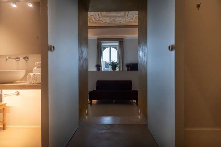 Room 25 of 46