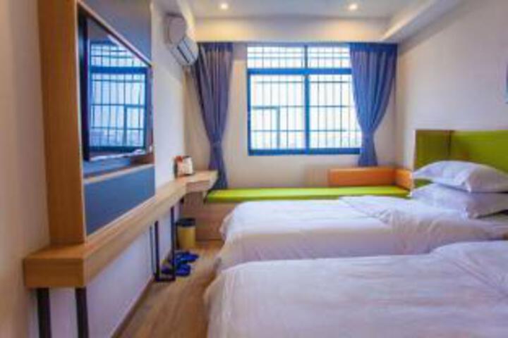 Room 5 of 5