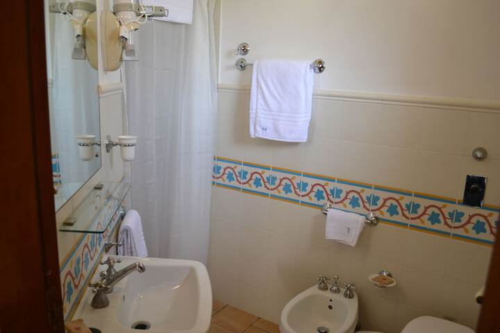 Room 32 of 48