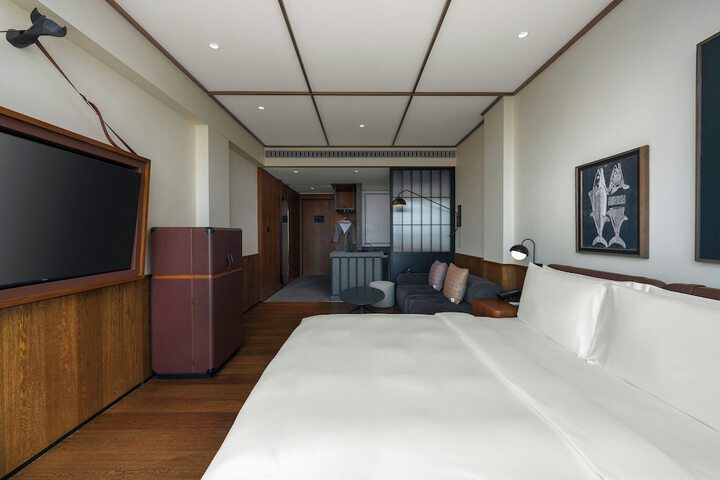 Room 10 of 86