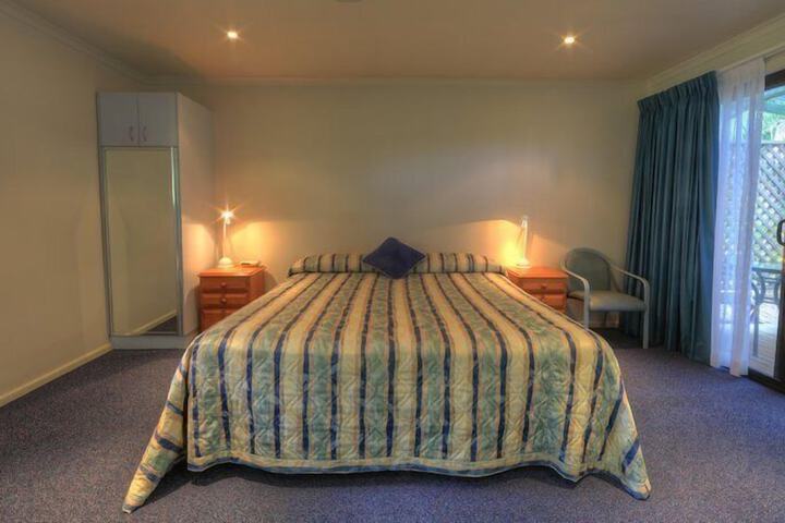 Room 5 of 33