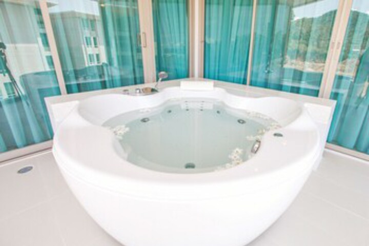 Hot Tub 36 of 92