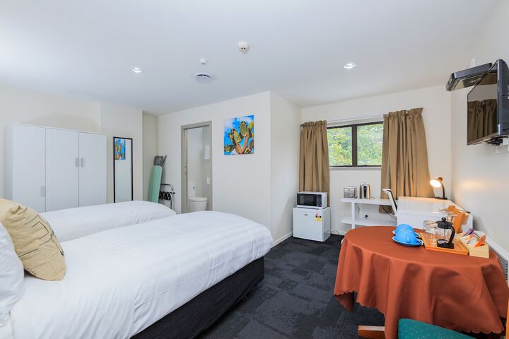 Room 4 of 24