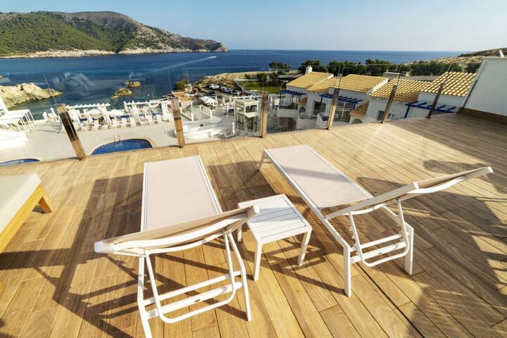 Sundeck 104 of 110