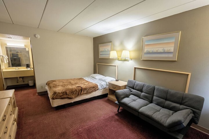 Room 15 of 28