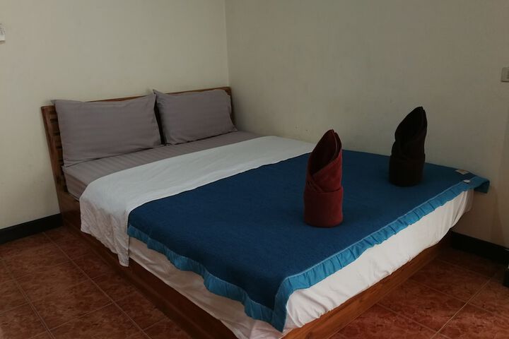 Room 7 of 28