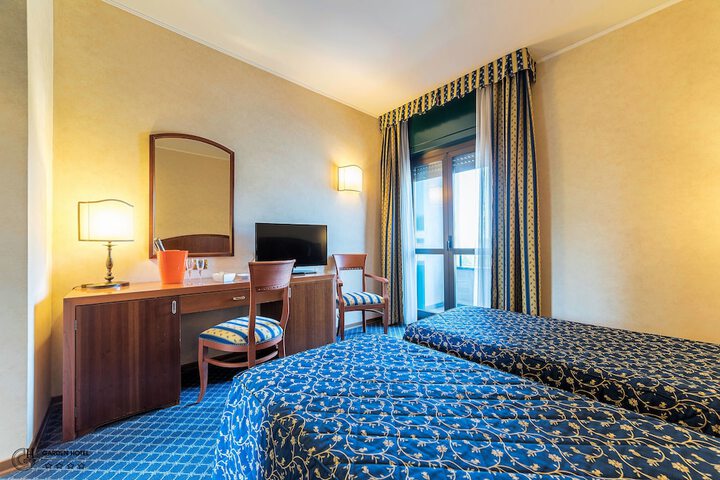 Room 9 of 36