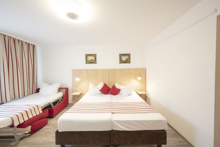 Room 34 of 63