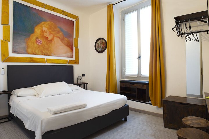 Room 14 of 28