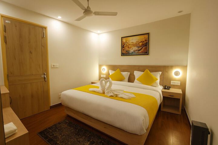 Room 25 of 38