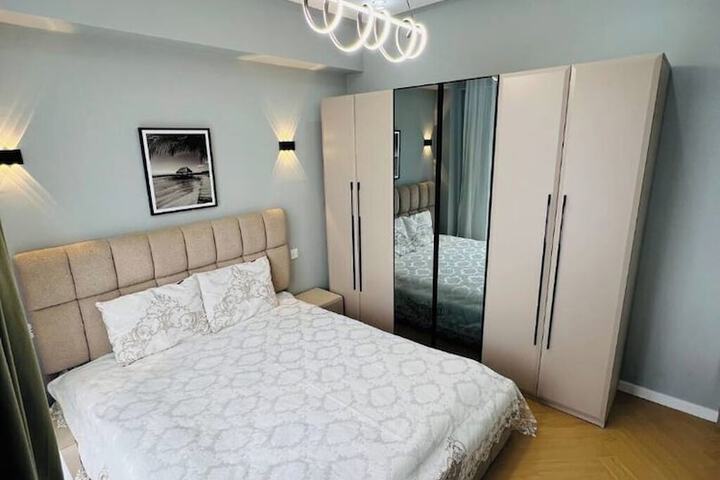 Room 5 of 6