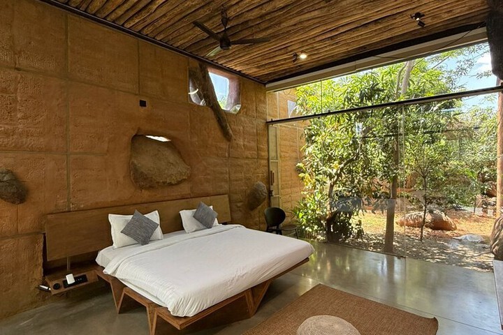 Room 2 of 7