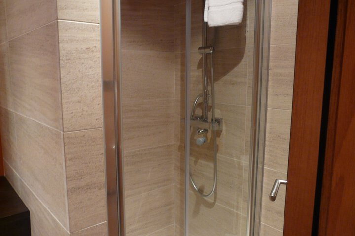 Room 15 of 28
