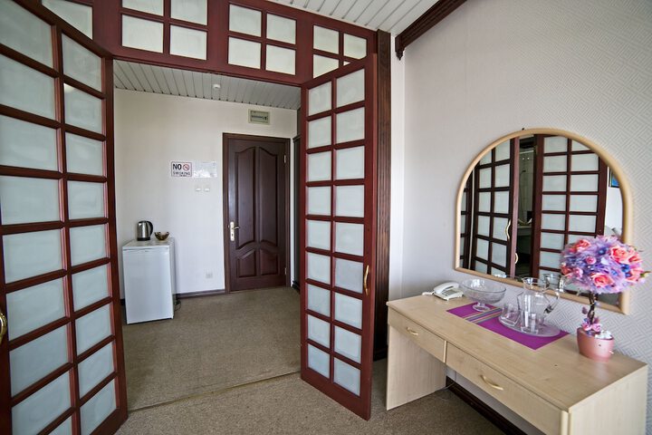 Room 13 of 37