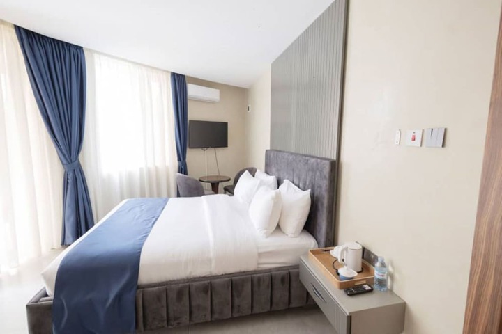 Room 12 of 73