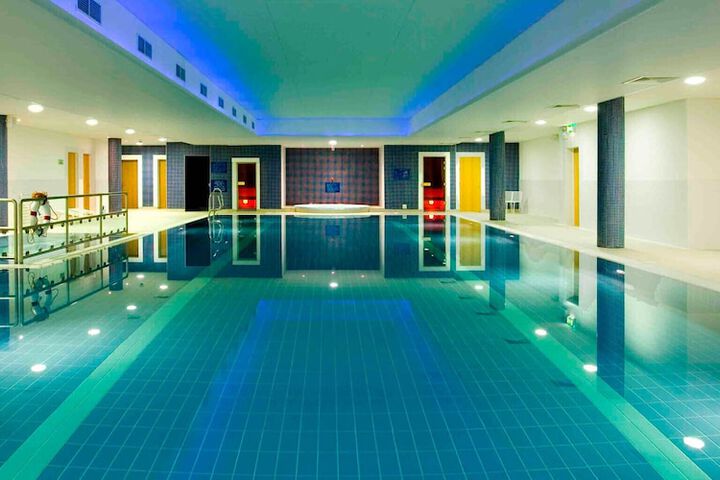 Pool Hotel