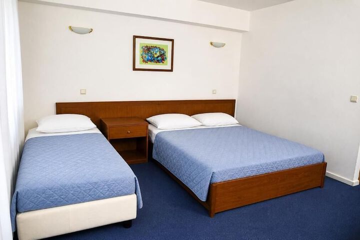 Room 14 of 36