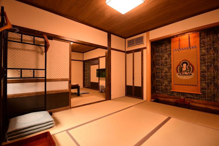 Room 19 of 100