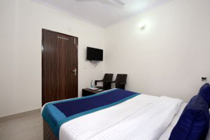 Room 6 of 22